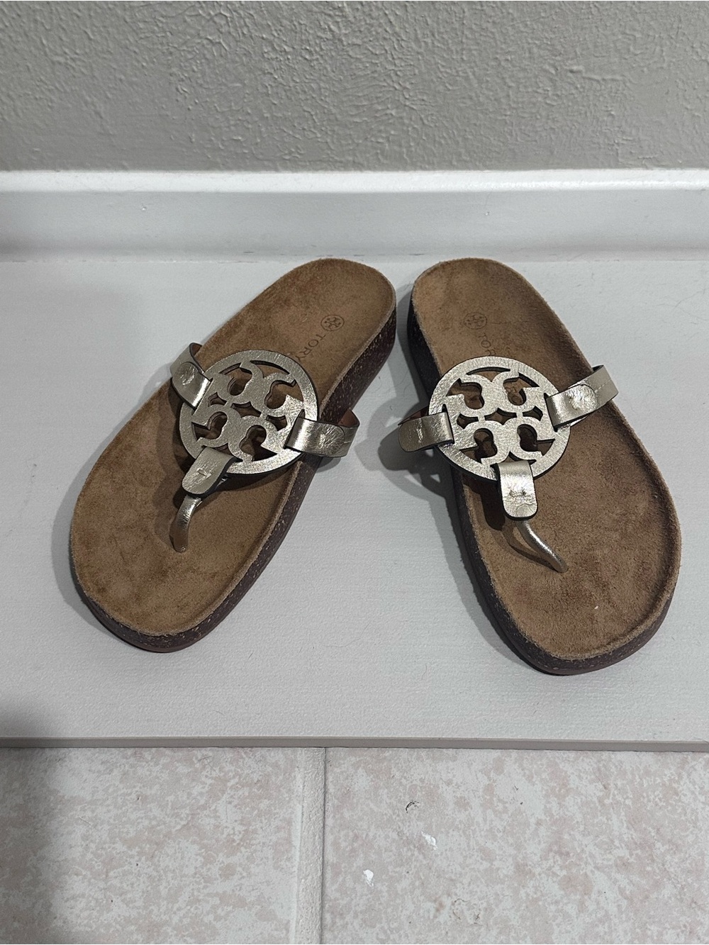 Tory Burch Metallic Logo Thong Sandals - Silver on Brown Footbed